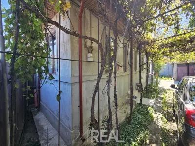 De vanzare - casa si curte mare in zona Metroului Republica
