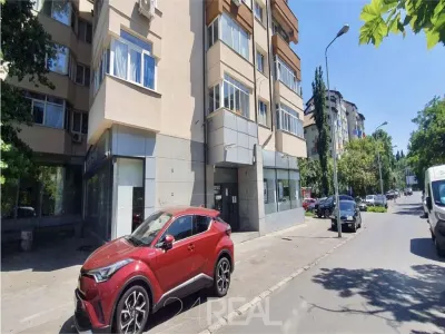 Inchiriere spatiu comercial stradal